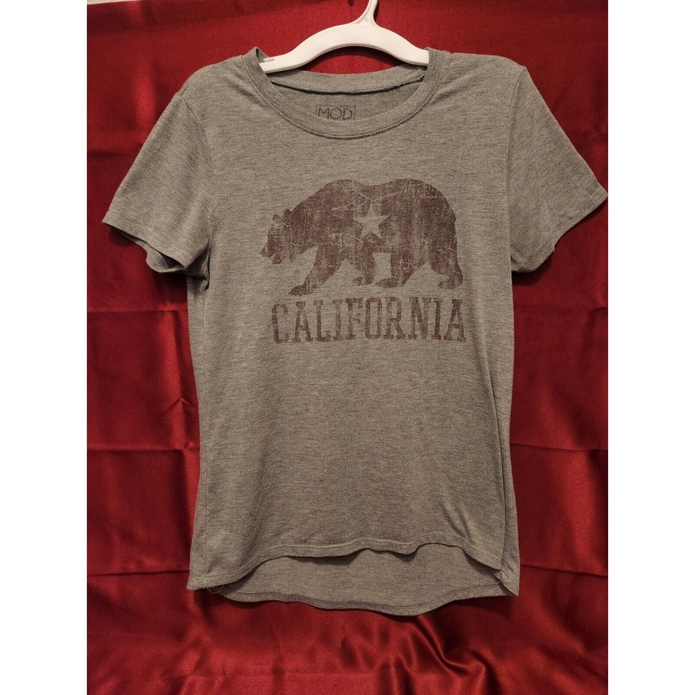 California Gray Women T Shirt Size Small Red Bear Star Rebublic Faded Distressed